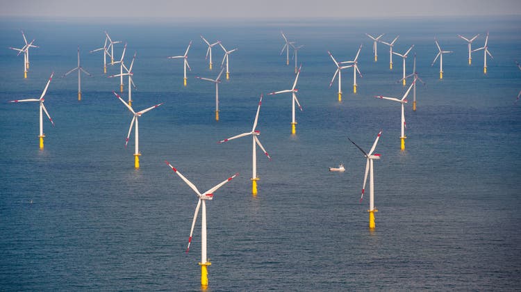 Der Offshore-Windpark «Butendiek» steht etwa 30 Kilometer vor der Insel Sylt in der Nordsee. (Archivbild: Daniel Reinhardt/EPA)