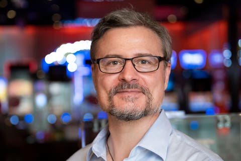 Michael Böni adalah CEO dari Grand Casino Baden, 1 April 2021.