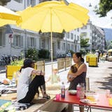 Im Sommer 2021 führte die Stadt Zürich das Projekt «Brings uf d’Strass!» zum ersten Mal durch. Unter anderem die Fritschistrasse war damals während einigen Sommerwochen gesperrt. (KEYSTONE / Ennio Leanza)