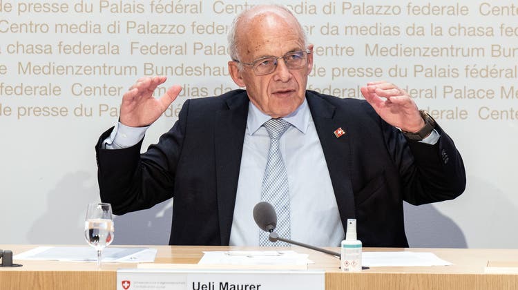 Ueli Maurer präsentiert am Mittwoch in Bern den Voranschlag 2023. Trotz ausgeglichenem Budget warnt der Finanzdirektor vor grossen Sprüngen. (Keystone)