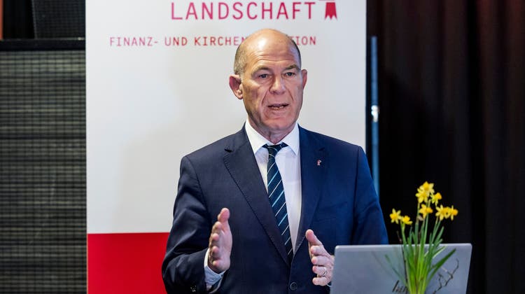 Finanzdirektor Anton Lauber weist einen Überschuss von fast 100 Millionen Franken aus. (Bild: Kenneth Nars)