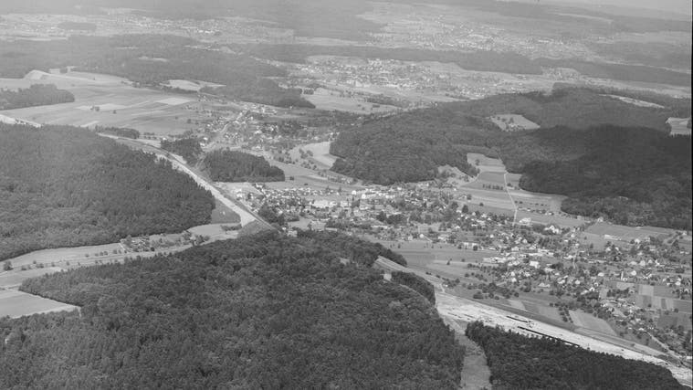 1967 wurde die A1 zwischen Oensingen und Lenzburg eröffnet. Ausserdem fegte ein Sturm über die Schweiz, der im Wald grosse Schäden anrichtete. (Bild: ETH-Bibliothek Zürich, Bildarchiv / Fotograf: Comet Photo AG (Zürich))