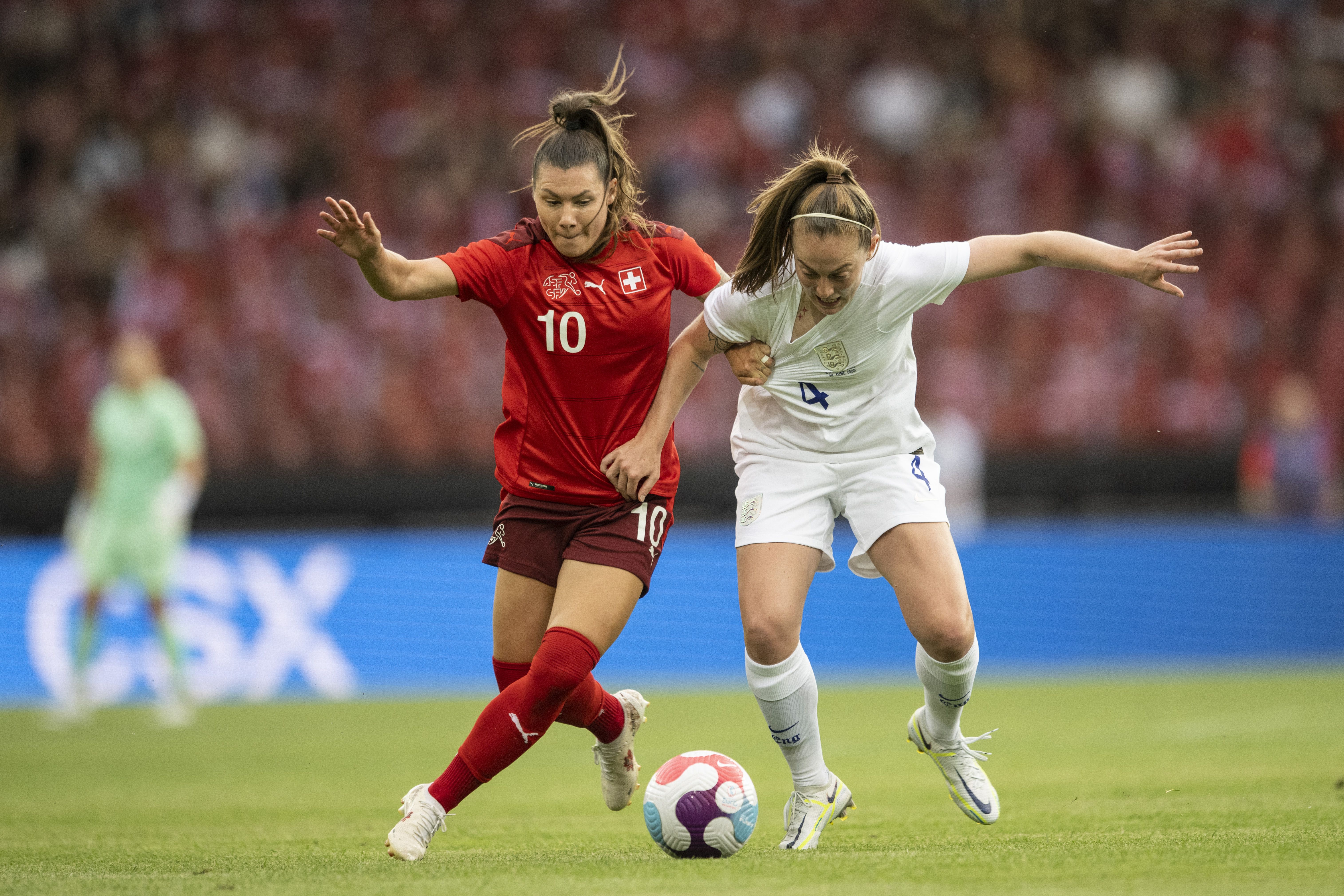 Frauenfussball: Schweiz Verliert Vor Rekordkulisse Gegen England