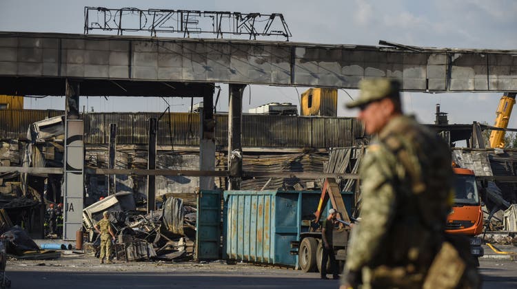 Gehört zur russischen Kriegstaktik: Das zerstörte Einkaufszentrum. (Oleg Petrasyuk / EPA)