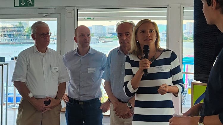 Zusammen mit dem Bürgermeister von Huningue und dem Oberbürgermeister von Weil am Rhein präsentierte Esther Keller ihre Visionen des Dreilands. (Zara Zatti)