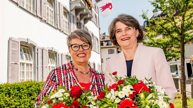 Die neue höchste Baselbieterin Lucia Mikeler Knaack (SP, links) mit Kathrin Schweizer (SP), die im Amtsjahr 2022/23 das Regierungspräsidium innehat. (Nicole Nars-Zimmer)