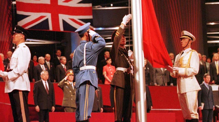 1. Juli 1997: Die ehemalige Kronkolonie Hongkong wird feierlich von Grossbritannien an Festlandchina übergeben. Von der versprochenen Autonomie ist die Metropole heute weit entfernt. (Kimimasa Mayama / EPA / KEYSTONE)