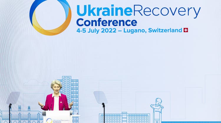 Dekarbonisiert und digitalisiert: EU-Kommissionspräsidentin Ursula von der Leyen skizzierte in Lugano ihre Vision einer Ukraine der Zukunft. (Keystone)