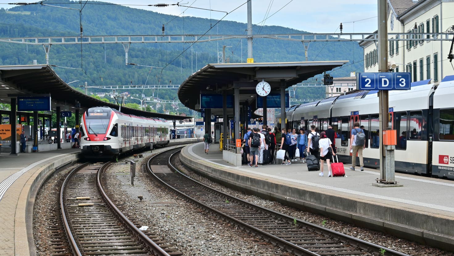 Tatort Hauptbahnhof Olten: Hier auf wurde das Opfer vor einen einfahrenden Zug gestossen. (Bruno Kissling)