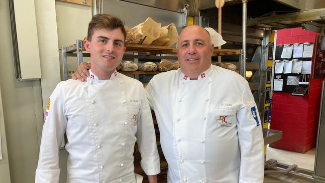 Paolo Ghitti mit seinem Vater Pierluigi in der Backstube des Spitzbueb in Dättwil. Hier eröffnete der Firmengründer 2006 seine erste Bäckerei. 