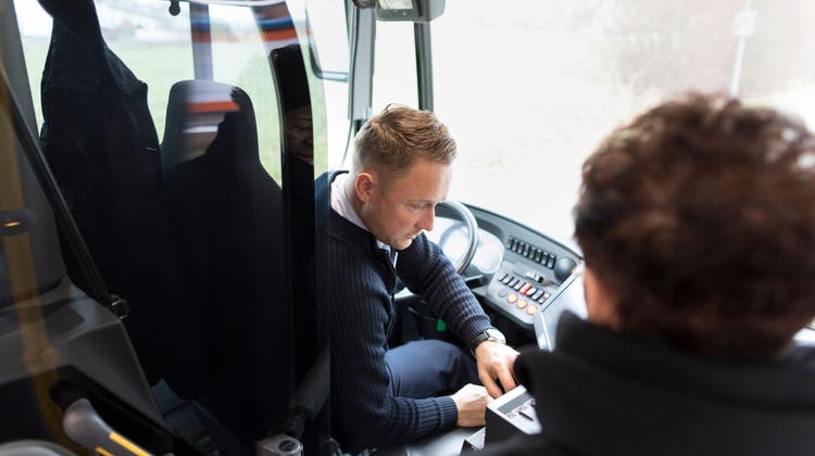 Braucht Nerven: Der Job als Busfahrerin oder Busfahrer. (Keystone)