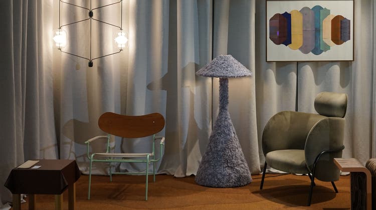 Ein Stilmix des Studios Zanotta mit 60erJahre-Sofa. (Bild: Edith Arnold)