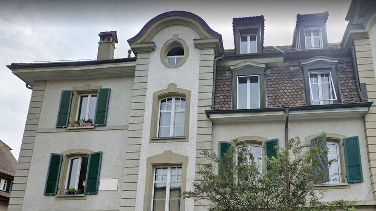 Das Mehrfamilienhaus an der Berner Sahlistrasse 27 speist einen Fonds, mit dem bedürftige Bürgerinnen und Bürger in Leutwil unterstützt werden. (Screenshot Google)