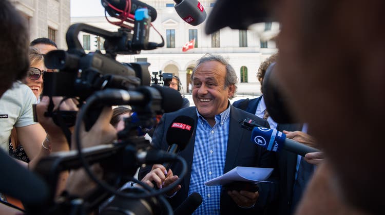 Michel Platini nach seinem Freispruch im Juli 2022 vor dem Bundesstrafgericht in Bellinzona. (Alessandro Crinari / EPA)