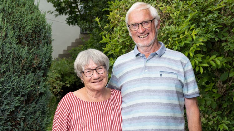 Beth und Terry Groves auf der Terrasse ihres Daheims in Nussbaumen. Anfangs Juli feierten sie ihren 56. Hochzeitstag. (Alex Spichale)