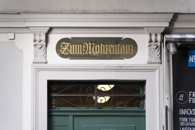 Über dem Eingang dieses Hauses an der Niederdorfstrasse 29 in Zürich steht die Inschrift «Zum Mohrentanz». Ein historischer Name für die einen, Rassismus für die anderen.