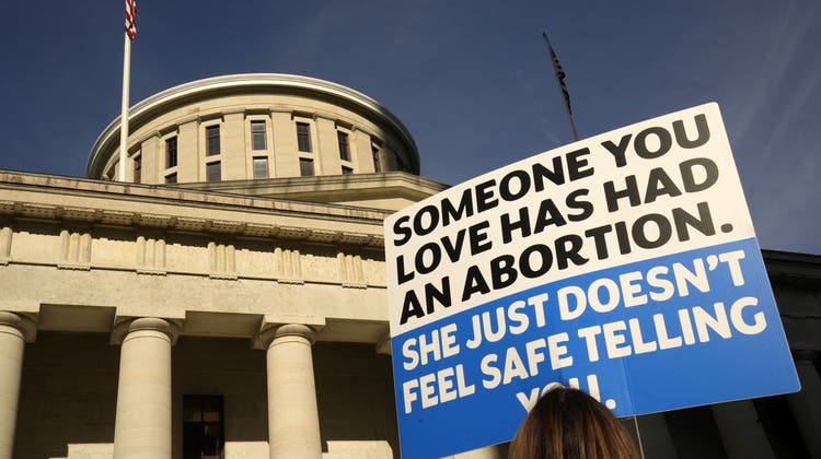 Eine Demonstration in Columbus für die Liberalisierung der nun strikten Abtreibungsgesetze im Bundesstaat Ohio. (AP/Keystone)