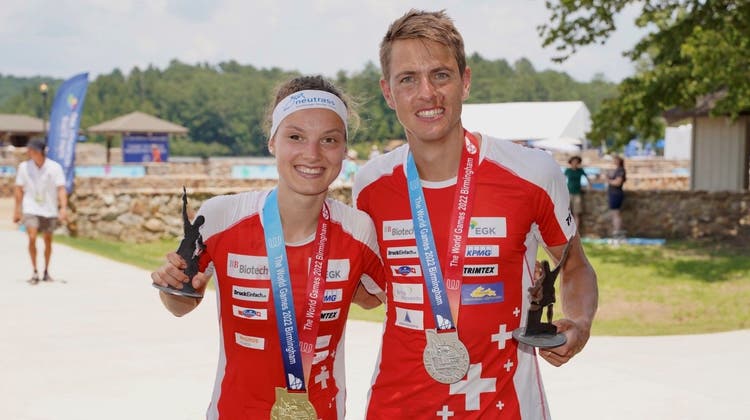 Strahlende Sieger: Die dreifache Goldgewinnerin Simona Aebersold (l.) mit dem zweifachen Medaillengewinner Matthias Kyburz. (Erling Thisted / IOF)