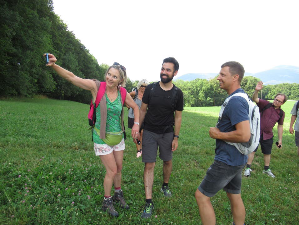 6. Etappe: Promis unter sich mit den Selfies: May Graf, Adil Koller und Christian Imark.