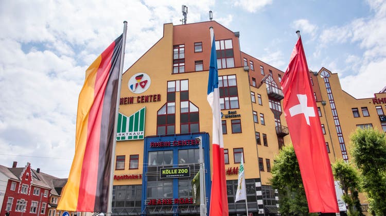 Das Rhein Center in Weil am Rhein ist ein beliebtes Ziel von Einkaufstouristen aus der Schweiz und Frankreich. (Nicole Nars-Zimmer)