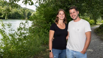 Liberia-Auswanderer Melanie Amstutz Huber mit ihrem Ehemann Ivo hier am Rhein in Koblenz. Er arbeitet in Monrovia für eine Brauerei, sie in der deutschen Botschaft. (Alex Spichale)