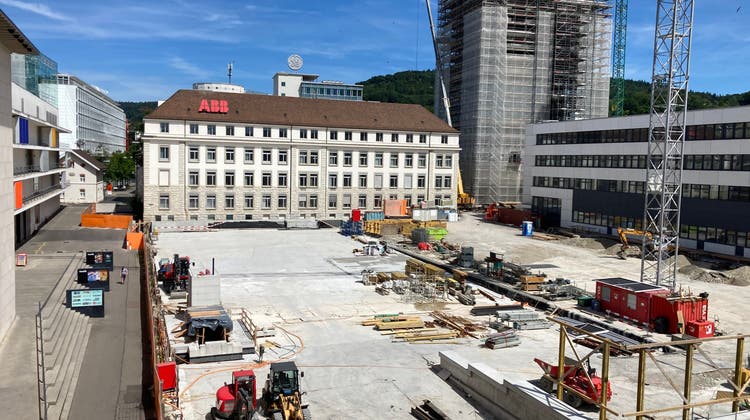 In Baden wird das künftig höchste Gebäude gebaut (hinten), davor entsteht der Brown-Boveri-Platz. (pkr (9. Juli 2022))