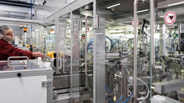 Das Geschäft läuft: Automatisierte Produktionsanlage für Injektionsstifte des Unternehmens Ypsomed in Solothurn. (Christian Beutler / keystone)