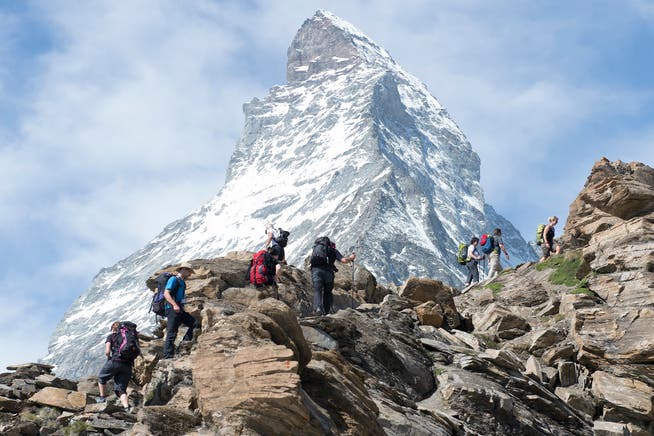 Aufgrund der hohen Temperaturen raten Bergführer von einer Matterhorn-Besteigung ab. (Archivbild)