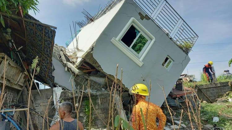Heftiges Erdbeben erschüttert die Philippinen
