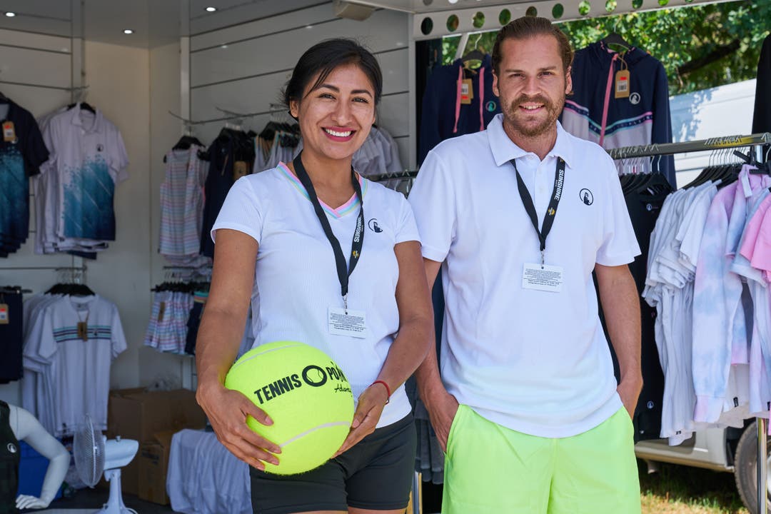 Sariel Miranda und Beni Ammann vom Tennis-Point-Shop sind auch in Zug.