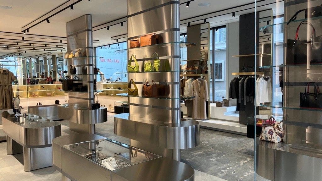 La nuova boutique di moda di lusso sulla Kapellplatz di Lucerna è ora aperta