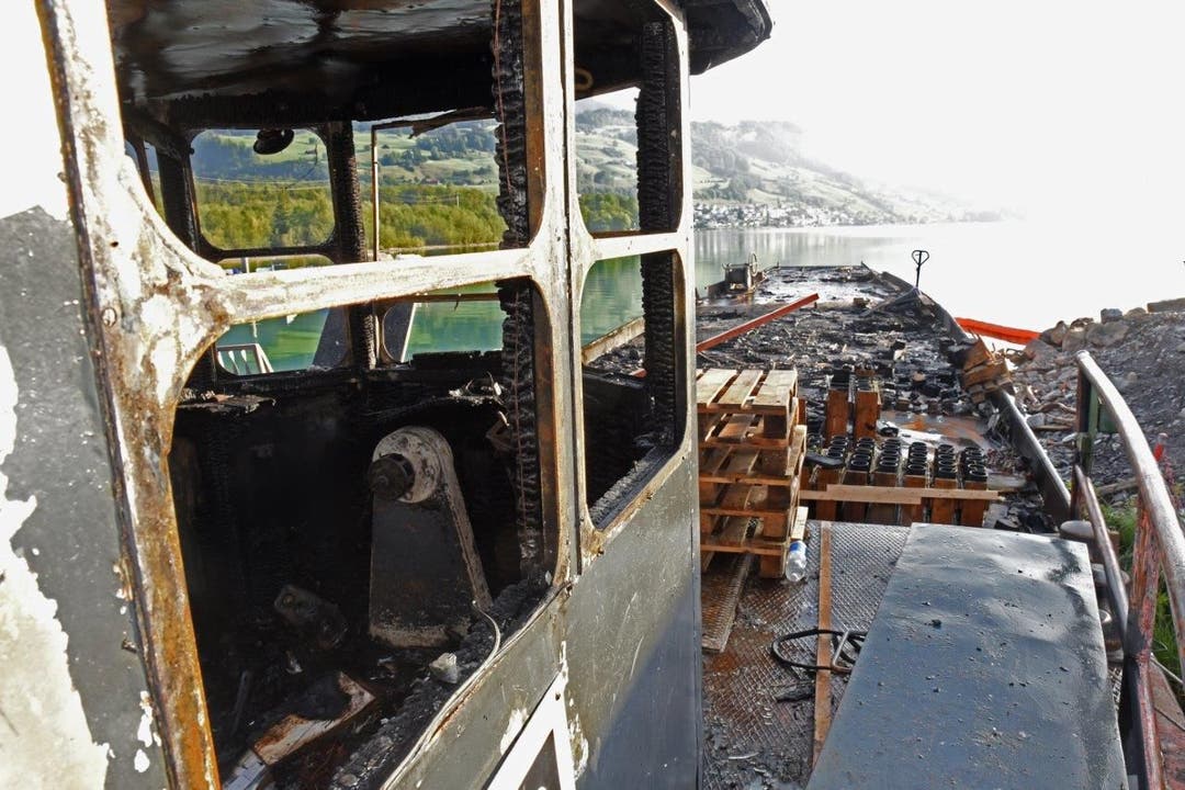 Das Lastschiff wurde durch den Brand komplett zerstört.