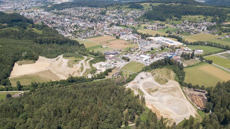 Auf den Sportanlagen Rütimatten in Schöftland (Luftaufnahme im Bild) wird nächstes Jahr ein Pumptrack gebaut. (Michael Küng)