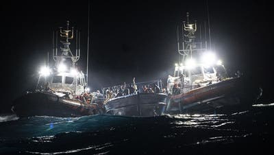 Die Reise über das Mittelmeer ist lange und gefährlich. Die Flüchtlinge geraten daher sehr oft in Seenot. (Keystone)
