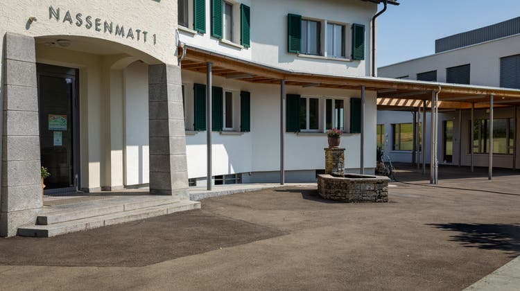 Das Schulhaus Nassenmatt der Primarschule in Aesch. (Chris Iseli)