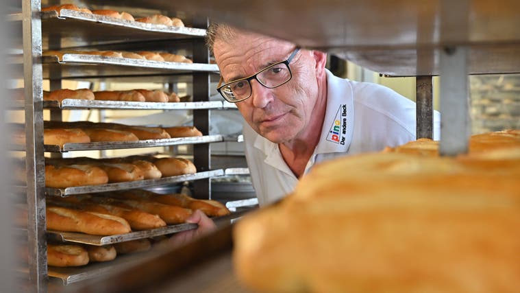 Pino-Bäcker Daniel Schär will trotz Mehrkosten vorerst auf Preisaufschläge verzichten. Er habe gelernt, keine Schnellschüsse zu machen. (Bruno Kissling)
