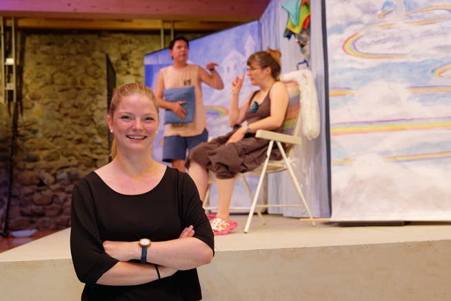 Theaterpädagogin Hanneke Alefsen betreut die Kinder beim Vorprogramm von «Frau Holle».