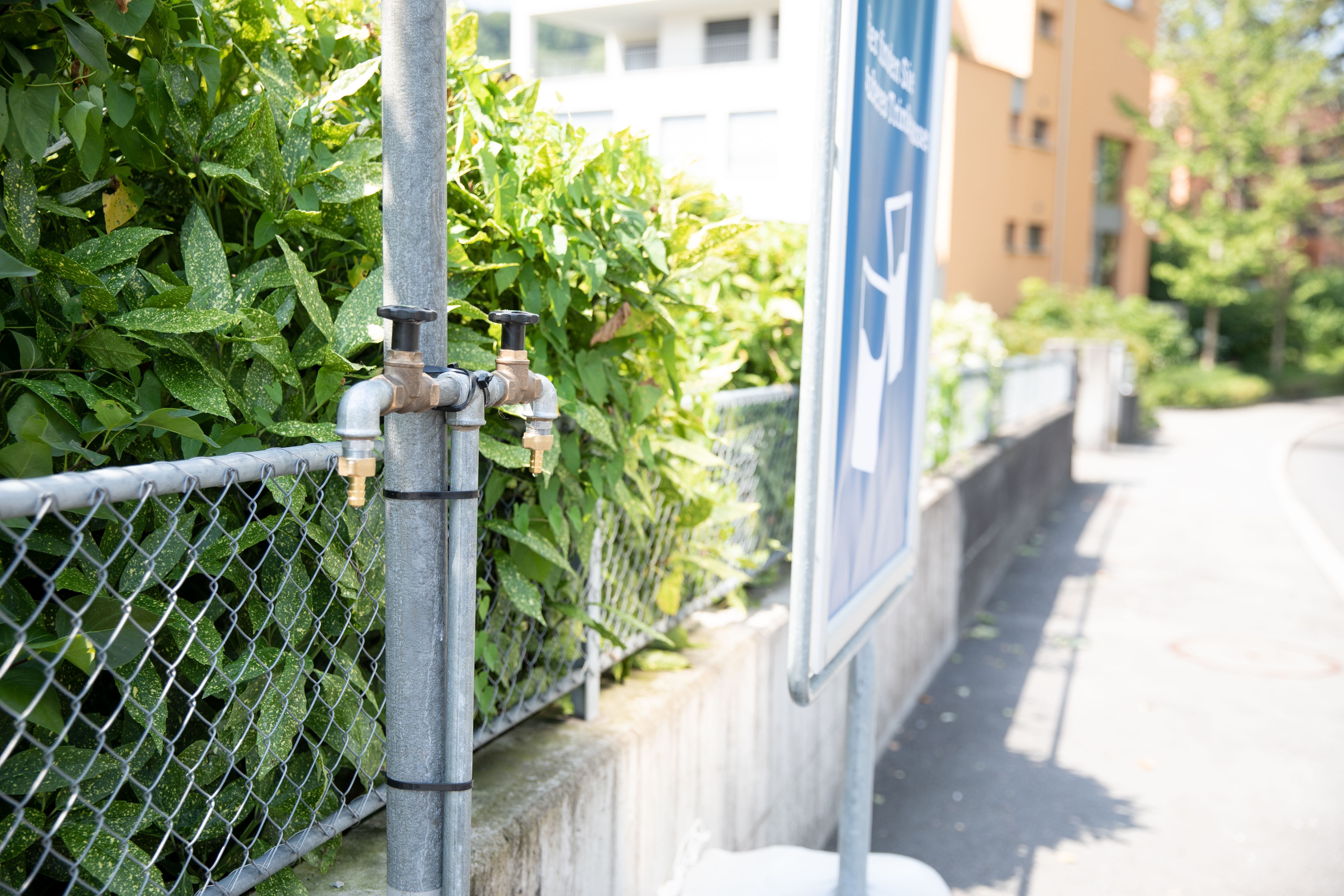 Das EWL hat im betroffenen Quartier temporäre Zapfstellen für Trinkwasser installiert. 