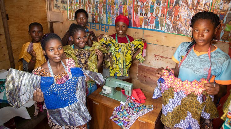 Im Kongo können Frauen mithilfe der Mission am Nil eine Ausbildung zur Schneiderin machen. (zvg/)