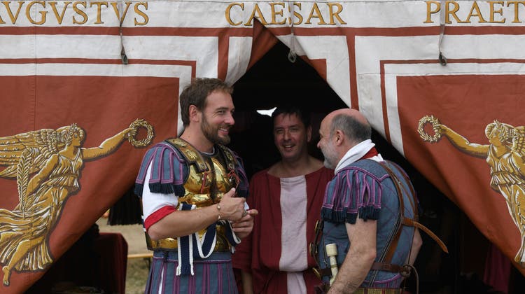 Gedränge zwischen Gladiatorenschule und Legionärslager: Tausende besuchen das Römerfest