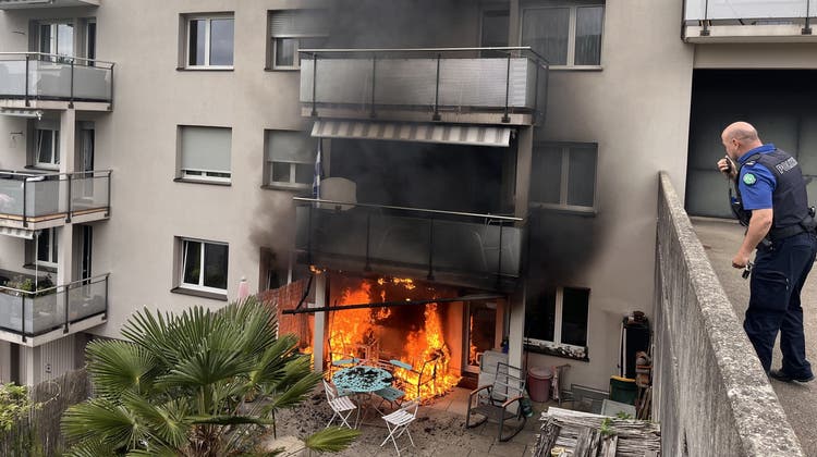 Eine Patrouille der Kantonspolizei St.Gallen entdeckte den Brand in Rorschacherberg. (Bild: PD)