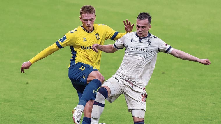 Sebastian Sebulonsen von Bröndby IF und Liam Millar vom FC Basel duellierten sich im Hinspiel beim 0:1 auf Augenhöhe. (Freshfocus)