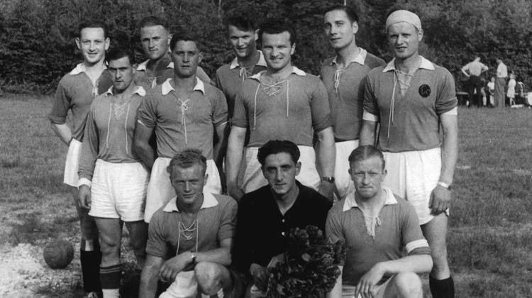 Mit elf Männern startete die Ära des FC Veltheim, heute hat der Verein über 300 Mitglieder. Das Bild stammt von 1947. (zvg)