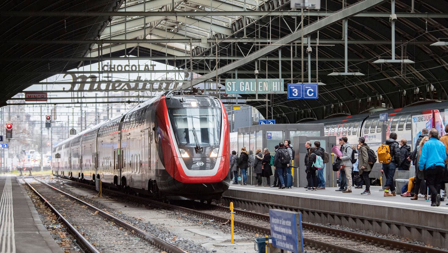 Die Intercityzüge von und nach Zürich sollen schneller vorankommen, damit sich die Anschlüsse in St.Gallen verbessern. (Bild: Urs Bucher)