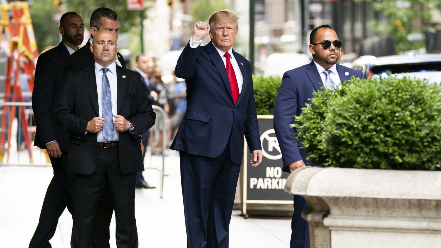 Der ehemalige Präsident Donald Trump am Mittwoch in New York City. (Julia Nikhinson / AP)