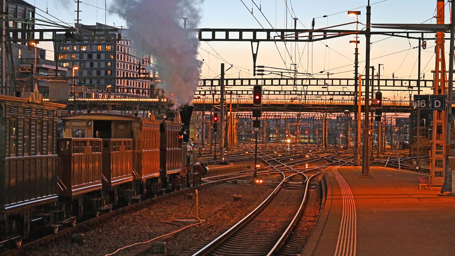 Bei einem mehrstündigen Stromausfall stünden die Züge still. Selbst die Dampflok helfe vermutlich nicht viel, da die Bahntechnik ausfiele. (Dario Häusermann/Sbb / Aargauer Zeitung)