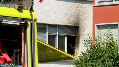Brand zerstört Wohnung in Mehrfamilienhaus