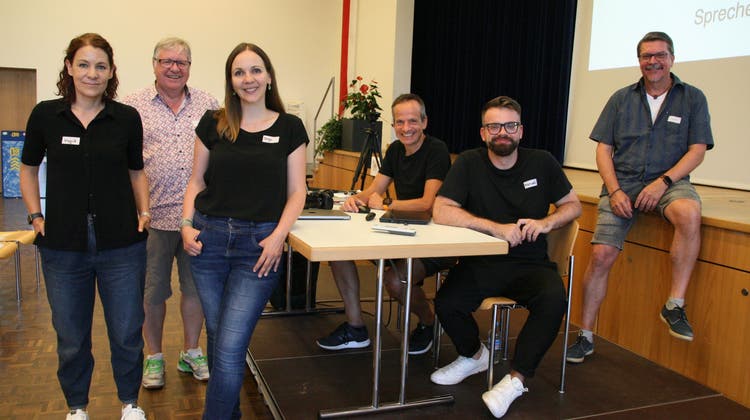 Die Macher von «Kids im Netz» (von links nach rechts): Ingrid Broger, Hansueli Bühler, Anja Hürlimann, Roland Sens, Manuel Thomas und Christoph Schweizer. (Peter Schütz)