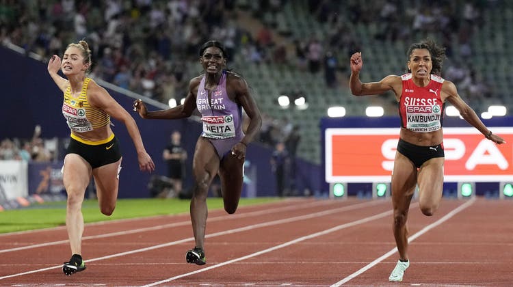 Drei Sprinterinnen innerhalb einiger Tausendstelsekunden. Gina Lückenkemper (links) macht den längsten Hals. (Martin Meissner / AP)