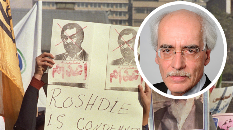 Iranische Mädchen fordern im Februar 1989 den Tod des indisch-britischen Autors Salman Rushdie. (Getty)